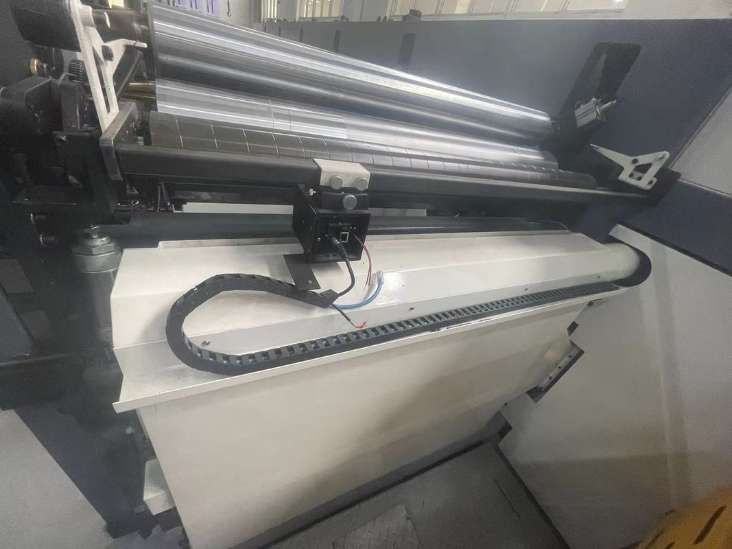 Máy in UV Servo Flexo 1350mm Cốc giấy cuộn cuộn Chế độ mới Máy in thẻ In-line Gear Nhà máy in