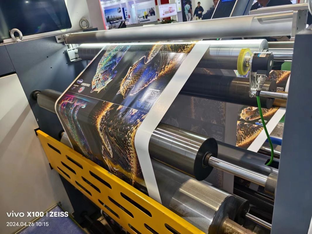 Máy in Flexo loại tay áo với bộ điều khiển phanh bột từ tính tự động