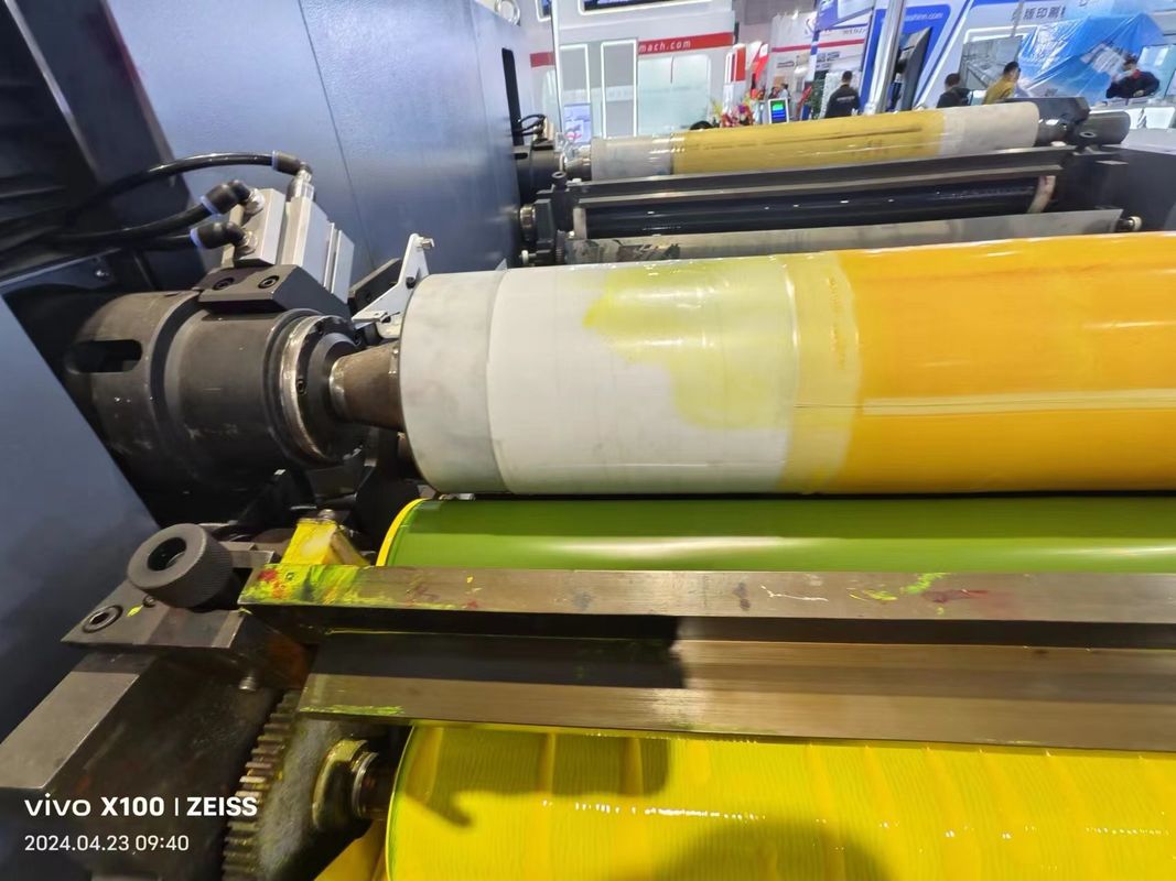 Máy in Flexo loại tay áo với hệ thống tải và thả tự động