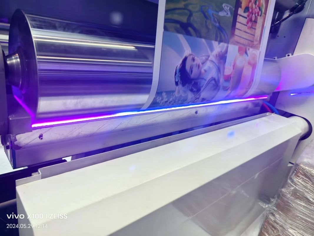Máy in UV Servo Flexo 1350mm Cốc giấy cuộn cuộn Chế độ mới Máy in thẻ In-line Gear Nhà máy in