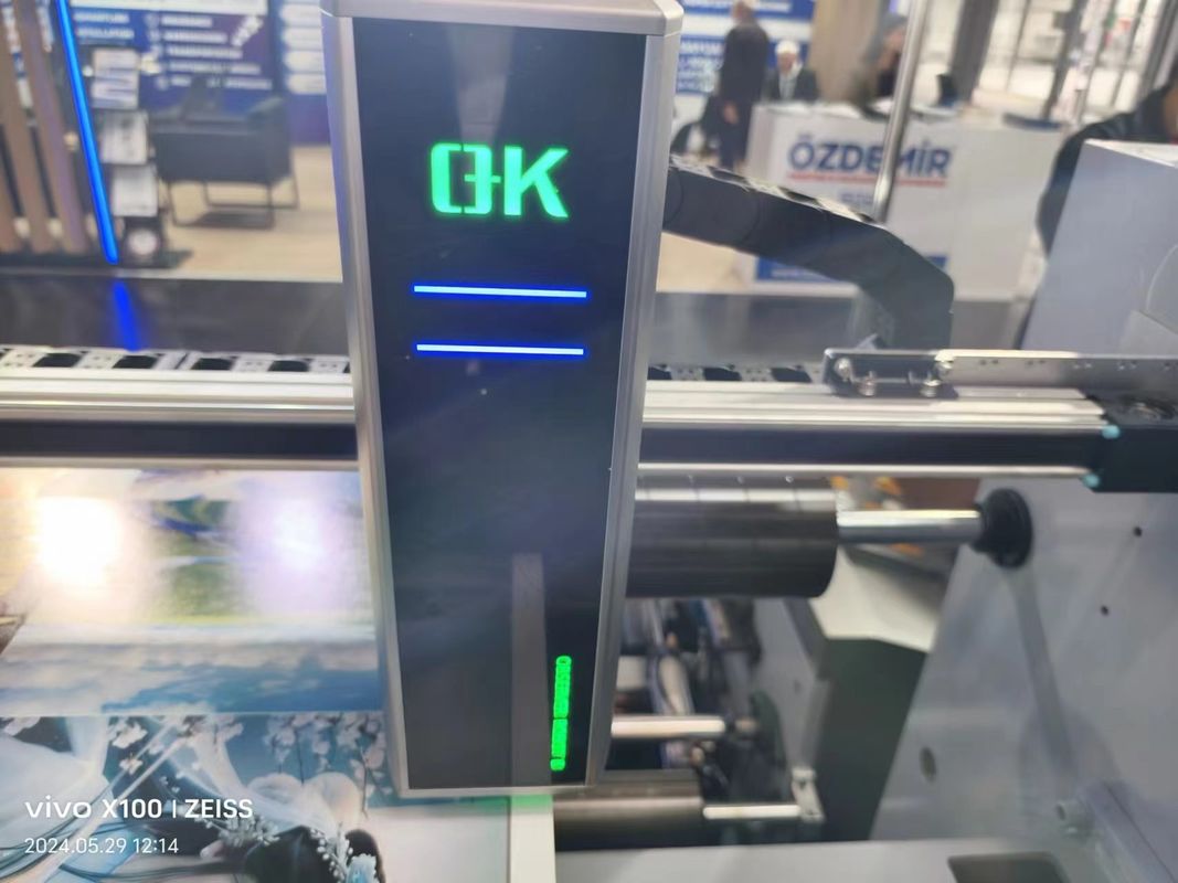 Máy in UV Servo Flexo 1350mm Cốc giấy cuộn cuộn Chế độ mới Máy in thẻ In-line Gear Nhà máy in
