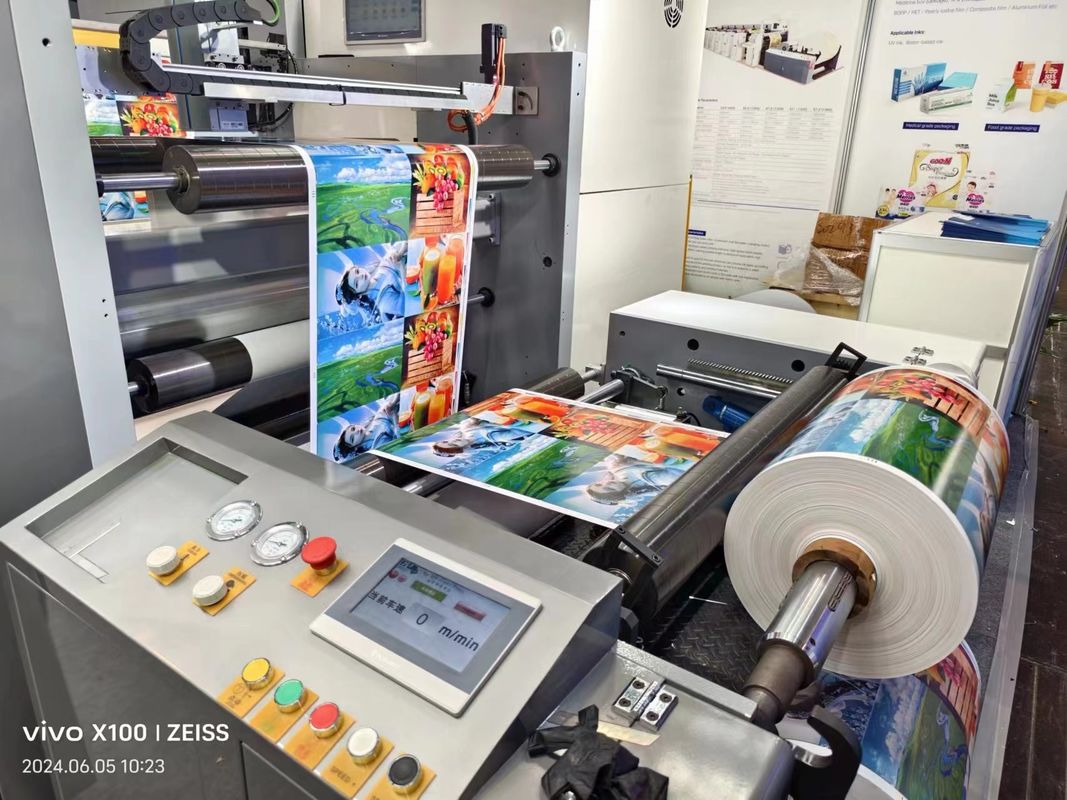 Máy in Flexo loại tay áo với các phần Infeed và Outfeed để hoạt động trơn tru