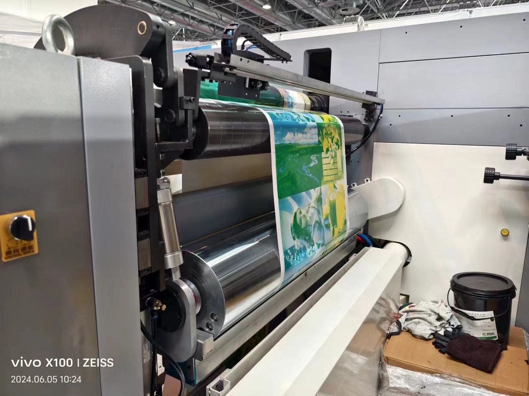 Máy in Flexo loại tay áo với các phần Infeed và Outfeed để hoạt động trơn tru