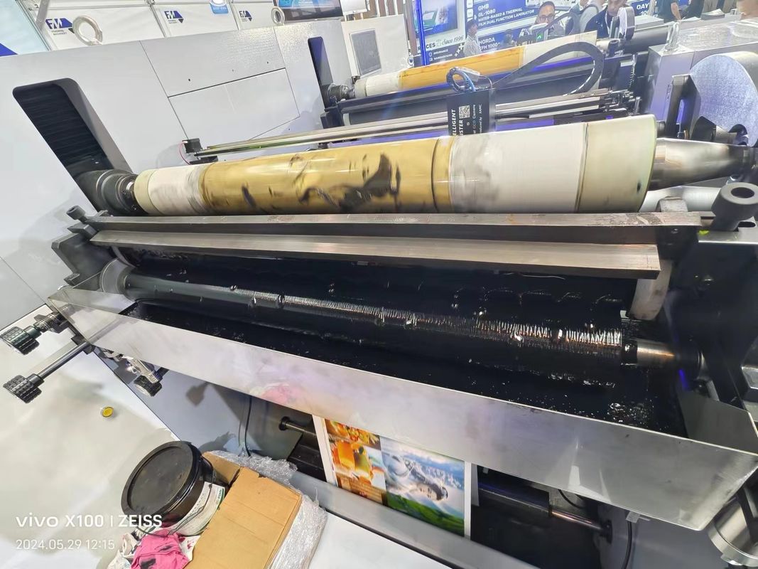Máy in Flexo loại tay áo với các phần Infeed và Outfeed để hoạt động trơn tru