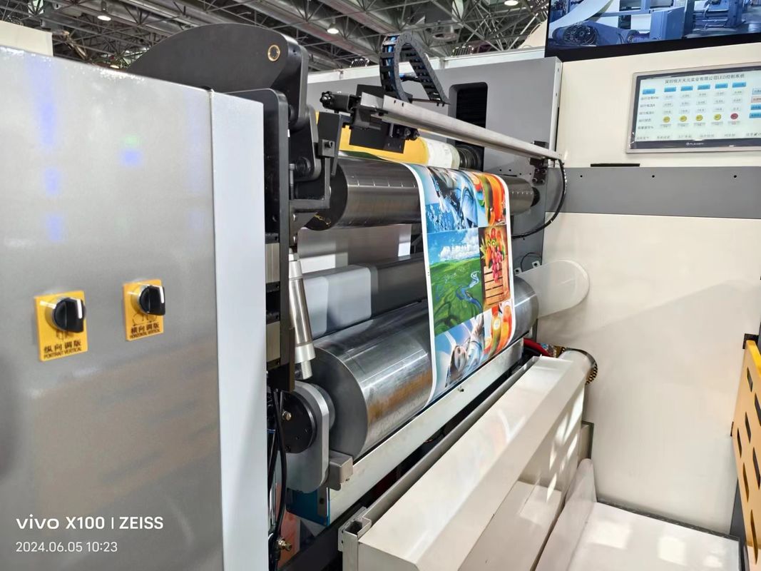 Máy in Flexo loại tay áo với các phần Infeed và Outfeed để hoạt động trơn tru