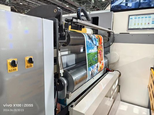 Máy in Flexo loại tay áo với các phần Infeed và Outfeed để hoạt động trơn tru